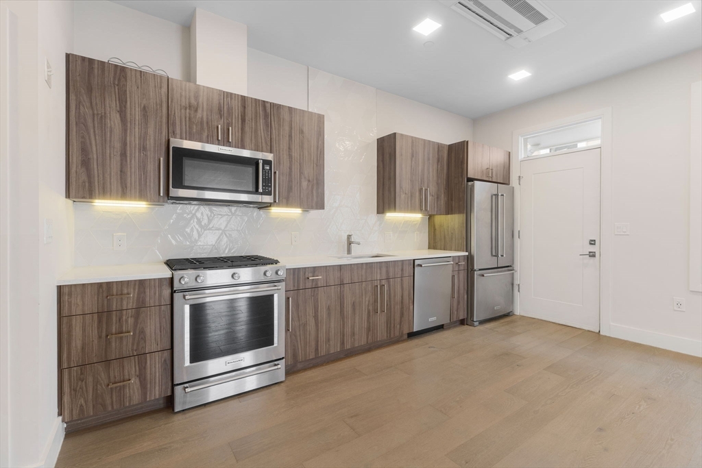 24 Rush Street, Unit E Somerville, MA 02145 - Photo 3 of 16