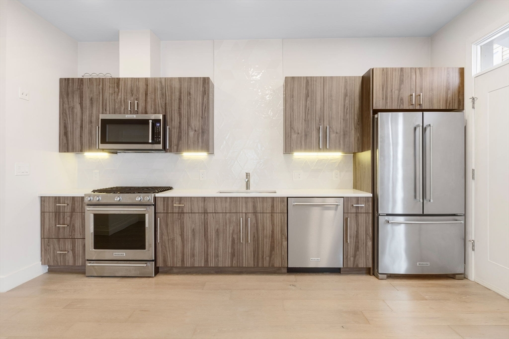 24 Rush Street, Unit E Somerville, MA 02145 - Photo 4 of 16