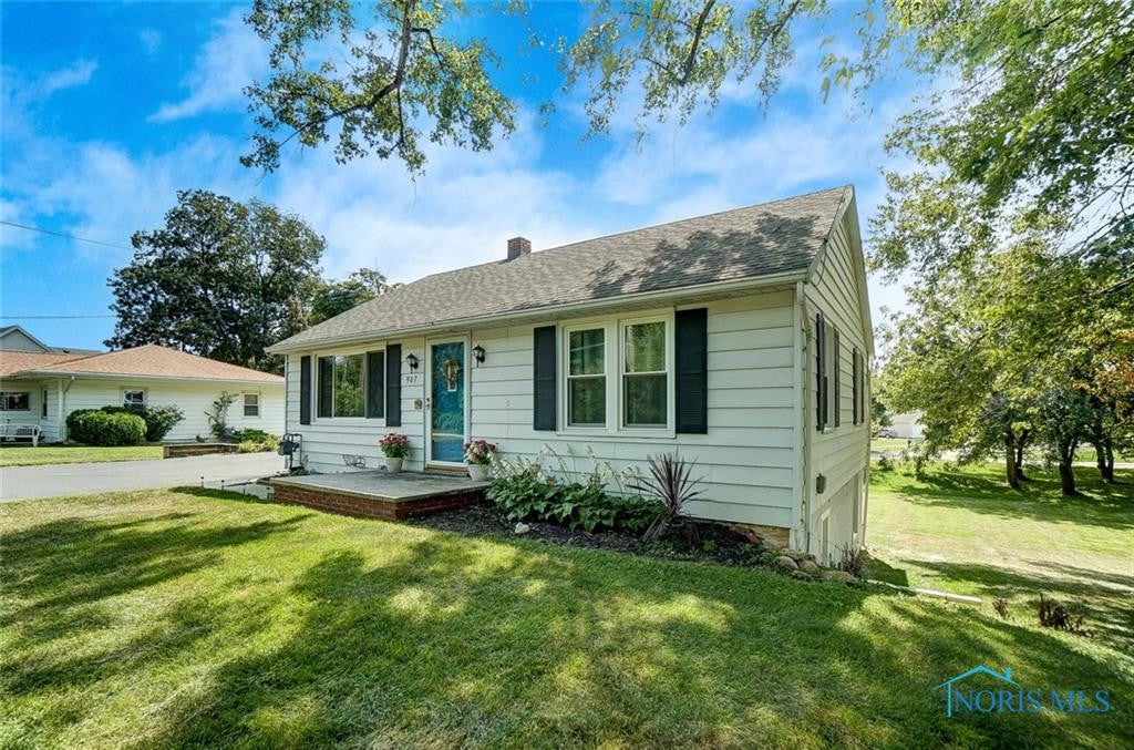907 Sand Ridge Road Bowling Green, OH 43402 - Photo 2 of 10 Gallery Image 2