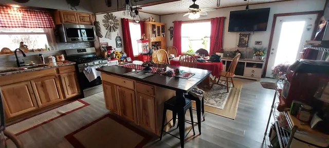 $245,000 | 1640 170th Avenue, Reynolds, IL 61279