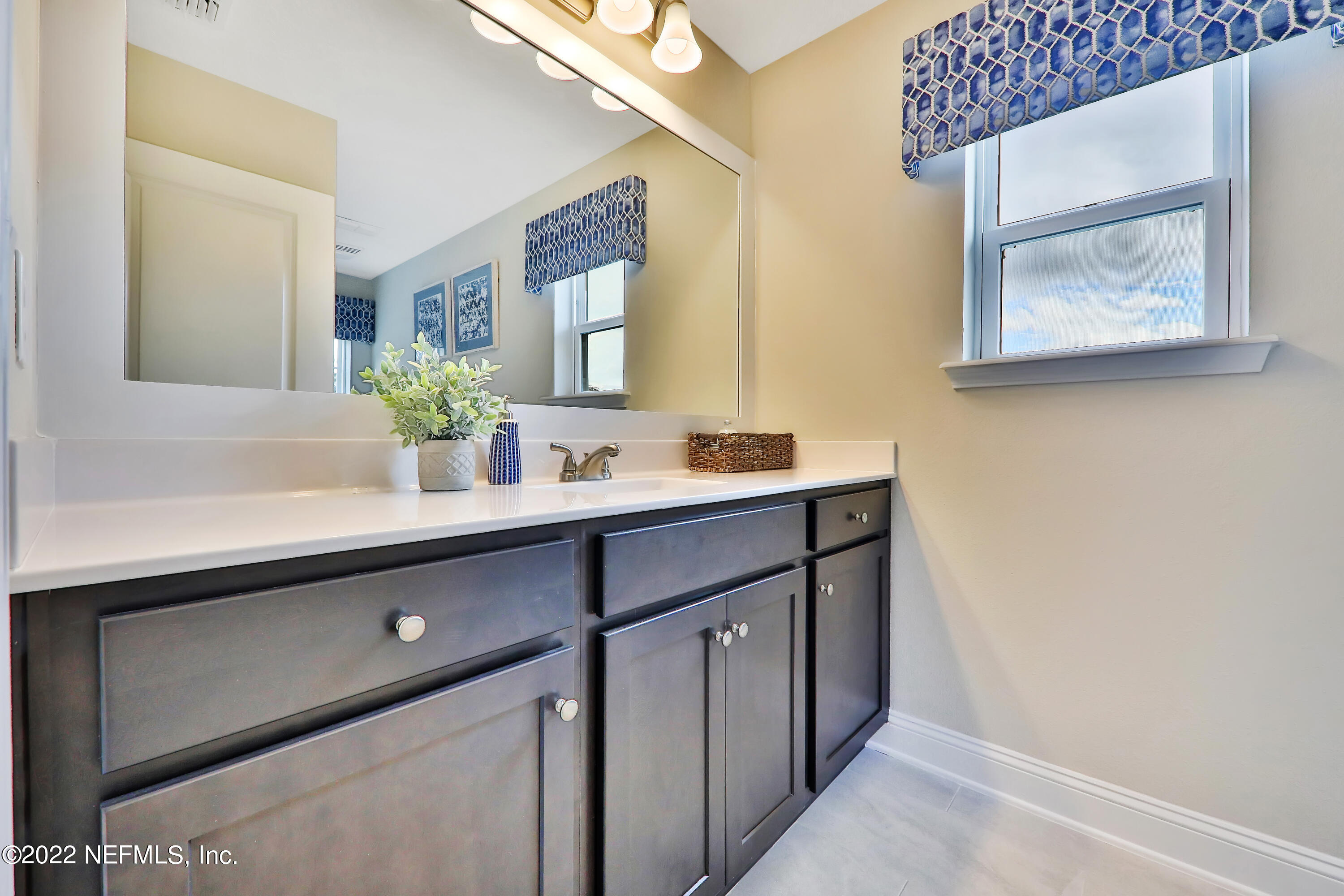 608 Ivory Palm Road Orange Park, FL 32073 - Photo 28 of 33 a bathroom with a sink and a mirror
