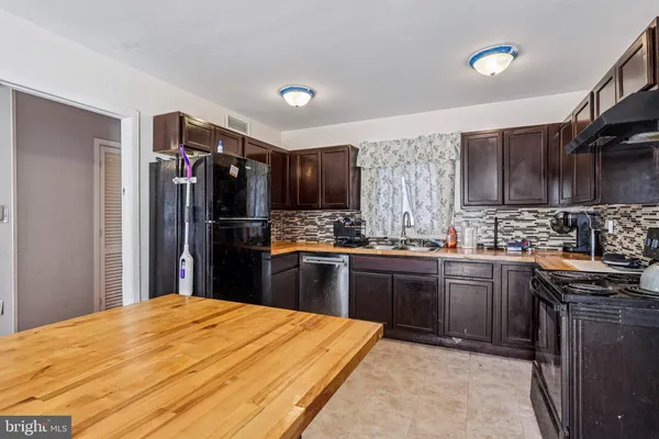 $340,000 | 32 Millbrook Drive, Willingboro, NJ 08046