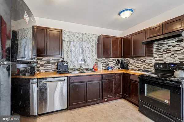 $340,000 | 32 Millbrook Drive, Willingboro, NJ 08046