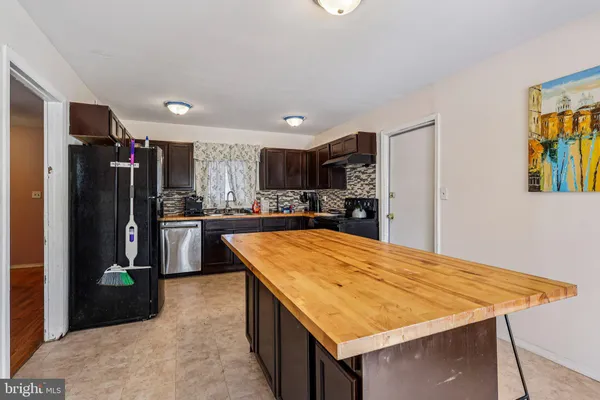 $340,000 | 32 Millbrook Drive, Willingboro, NJ 08046