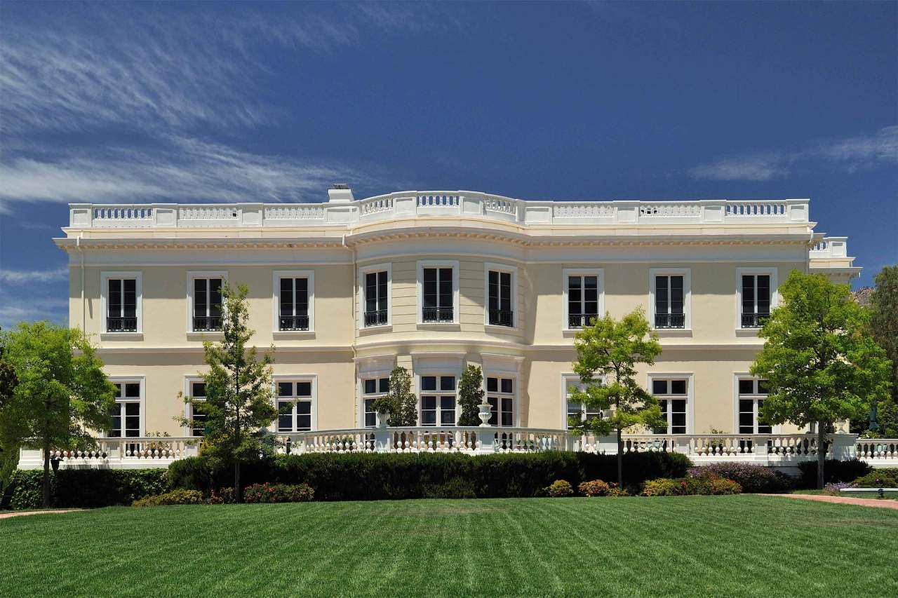 931 Las Alturas Road Santa Barbara, CA 93103 - Photo 7 of 9 a front view of house with a yard