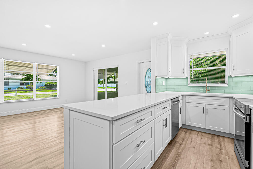 405 High Point Boulevard North, Unit D Delray Beach, FL 33445 - Photo 11 of 51 Kitchen