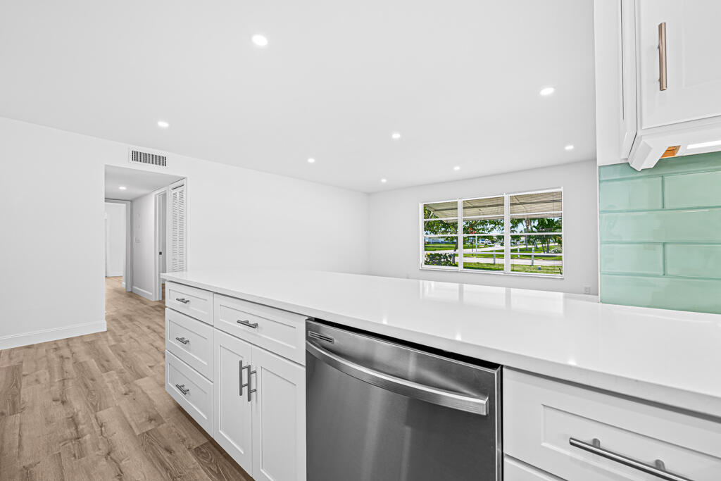 405 High Point Boulevard North, Unit D Delray Beach, FL 33445 - Photo 12 of 51 Kitchen