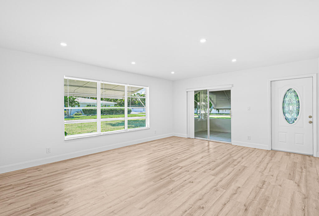 405 High Point Boulevard North, Unit D Delray Beach, FL 33445 - Photo 4 of 51 Living Room