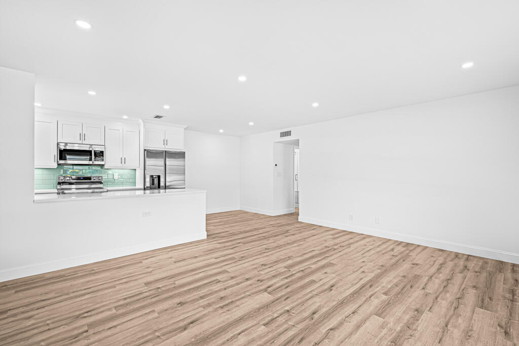 405 High Point Boulevard North, Unit D Delray Beach, FL 33445 - Photo 7 of 51 Living Room