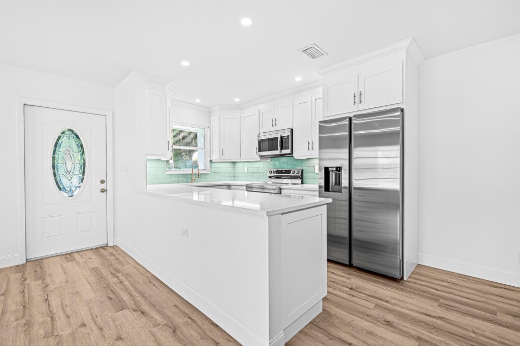 405 High Point Boulevard North, Unit D Delray Beach, FL 33445 - Photo 9 of 51 Living Room/Kitchen