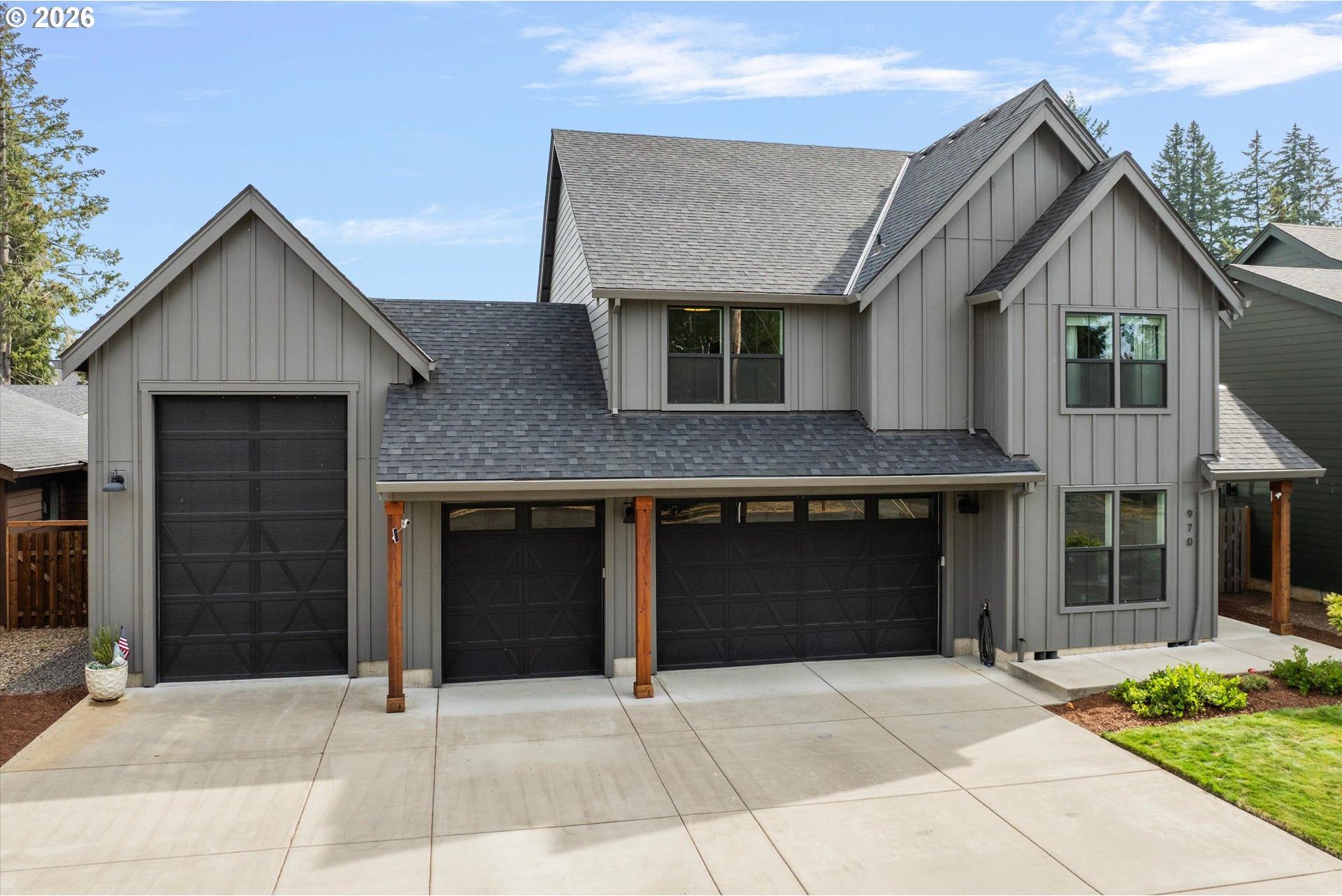 970 Southeast Darrow Road Estacada, OR 97023 - Photo 1 of 33 Gallery Image 1