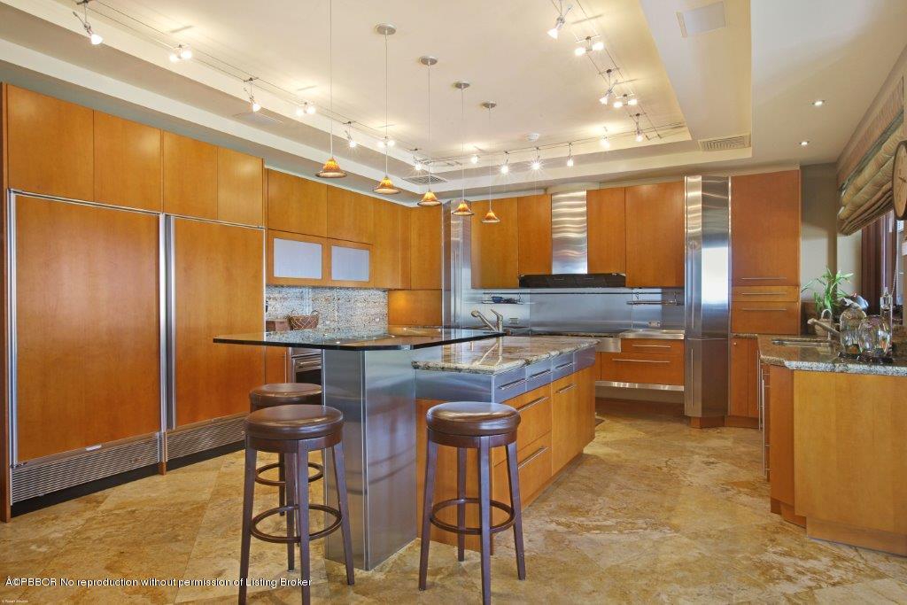223 South Beach Road Jupiter Island, FL 33455 - Photo 22 of 29 0025 Kitchen