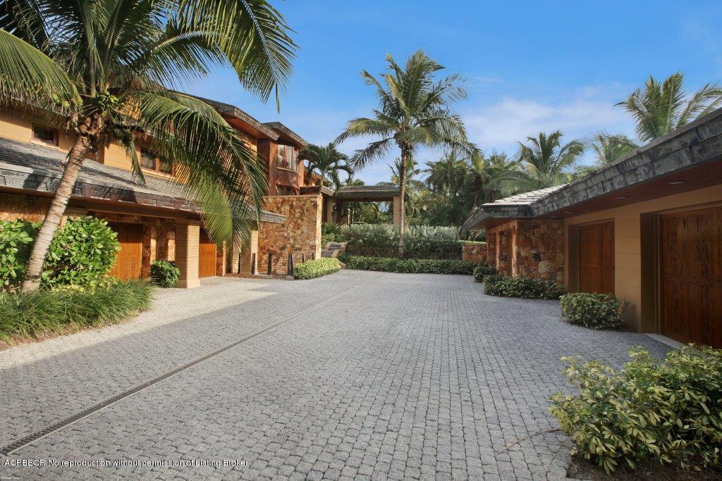 223 South Beach Road Jupiter Island, FL 33455 - Photo 9 of 29 0011Driveway and courtyard