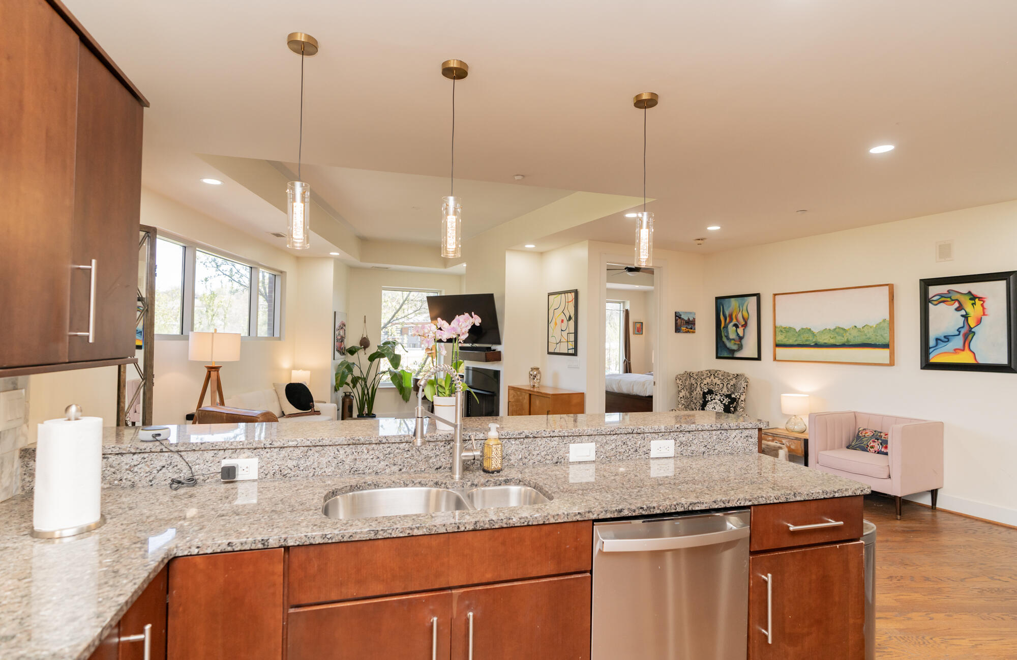 4 Cherokee Blvd., Unit 314 Chattanooga, TN 37405 - Photo 11 of 63 Breakfast bar for extra seating