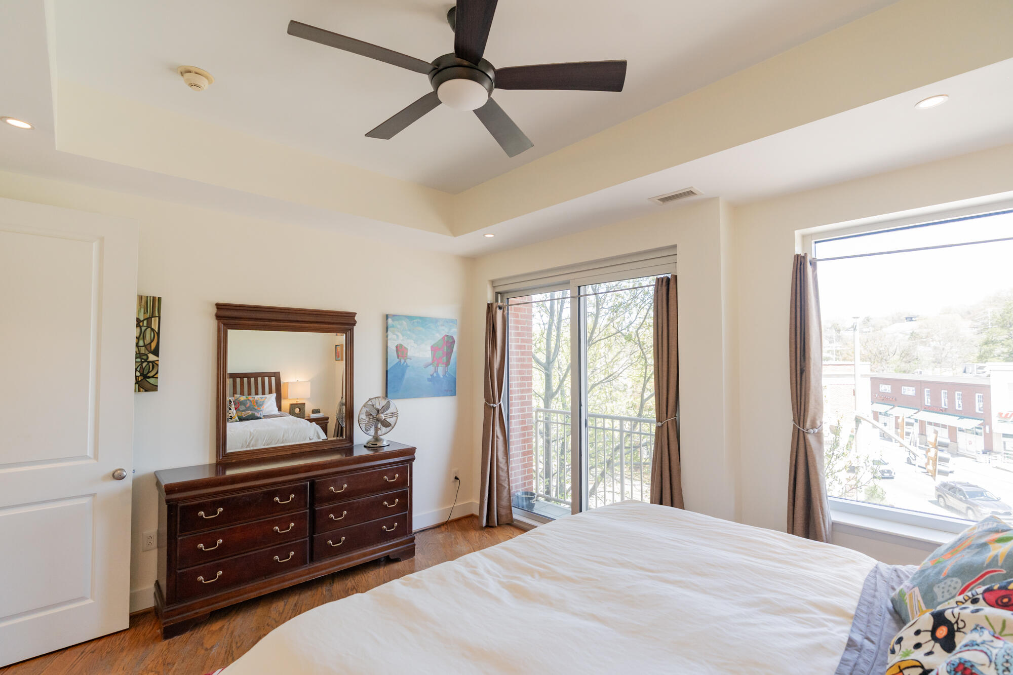 4 Cherokee Blvd., Unit 314 Chattanooga, TN 37405 - Photo 13 of 63 Lots of natural light