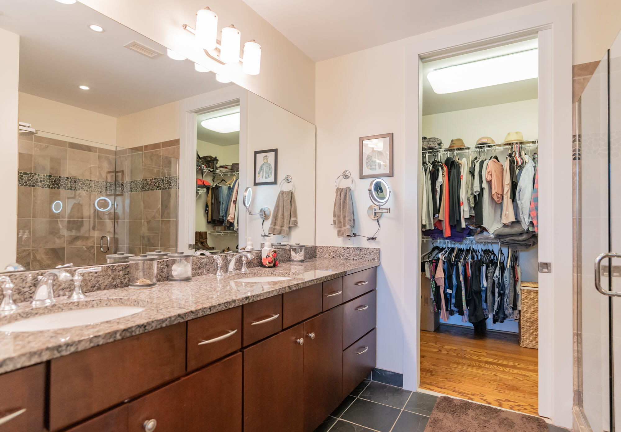 4 Cherokee Blvd., Unit 314 Chattanooga, TN 37405 - Photo 16 of 63 Double granite topped vanity