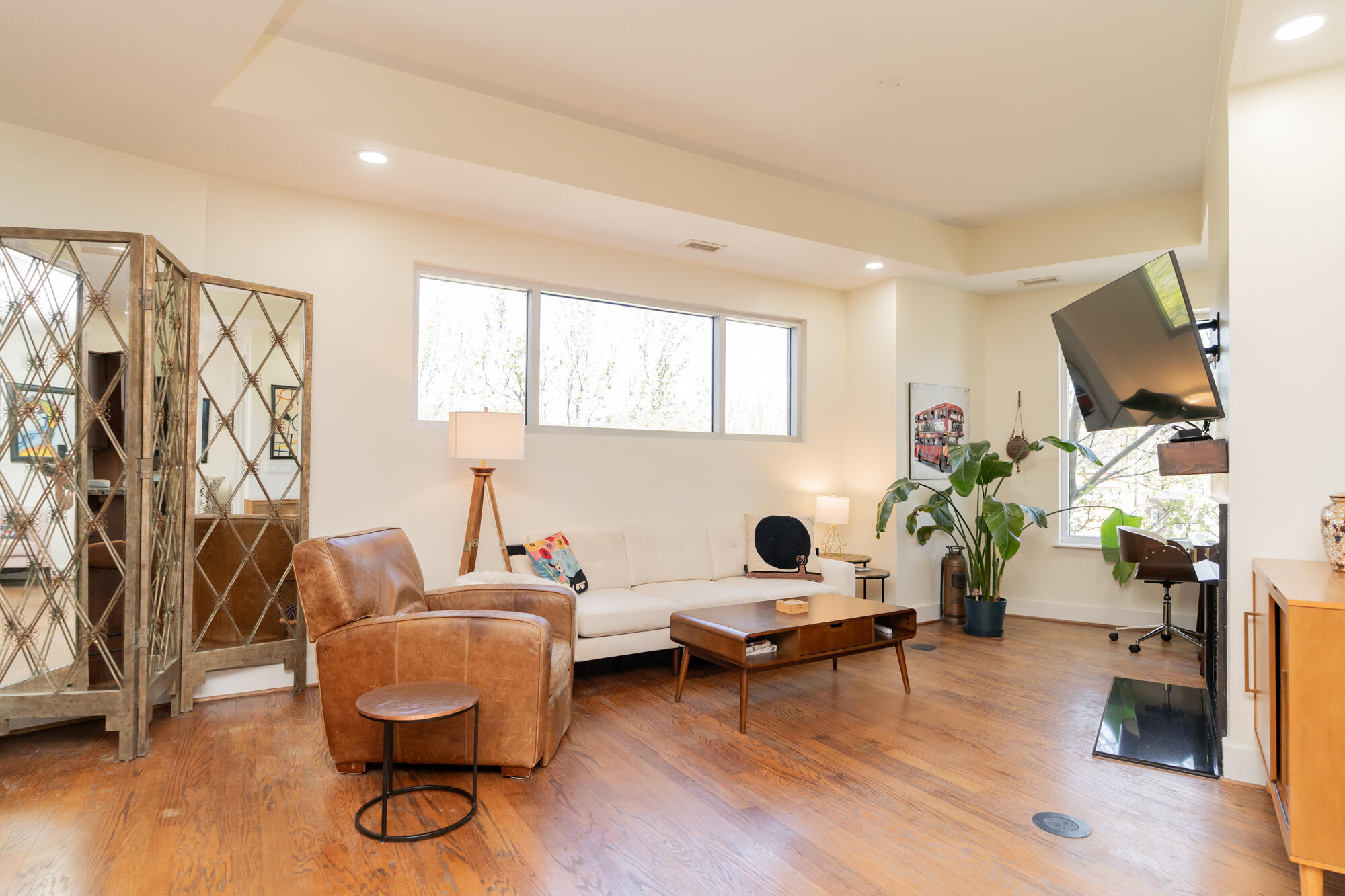 4 Cherokee Blvd., Unit 314 Chattanooga, TN 37405 - Photo 3 of 63 Light and bright throughout