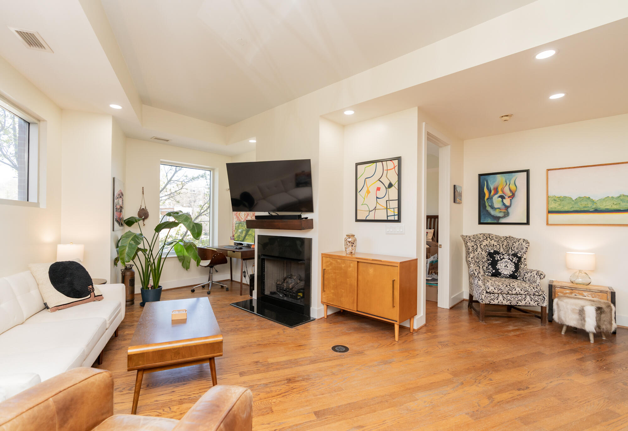 4 Cherokee Blvd., Unit 314 Chattanooga, TN 37405 - Photo 4 of 63 All new lighting, neutral paint colors