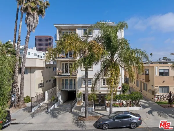 $6,000 | 11842 Darlington Avenue, Unit 201, Los Angeles, CA 90049