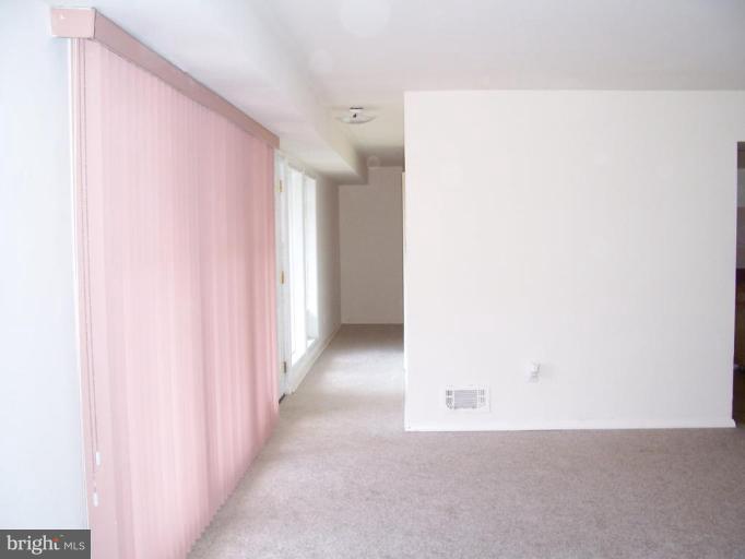 804 Hyde Road Silver Spring, MD 20902 - Photo 14 of 20 Living Room
