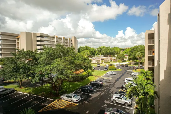 $149,900 | 3920 Inverrary Boulevard, Unit 604C, Lauderhill, FL 33319