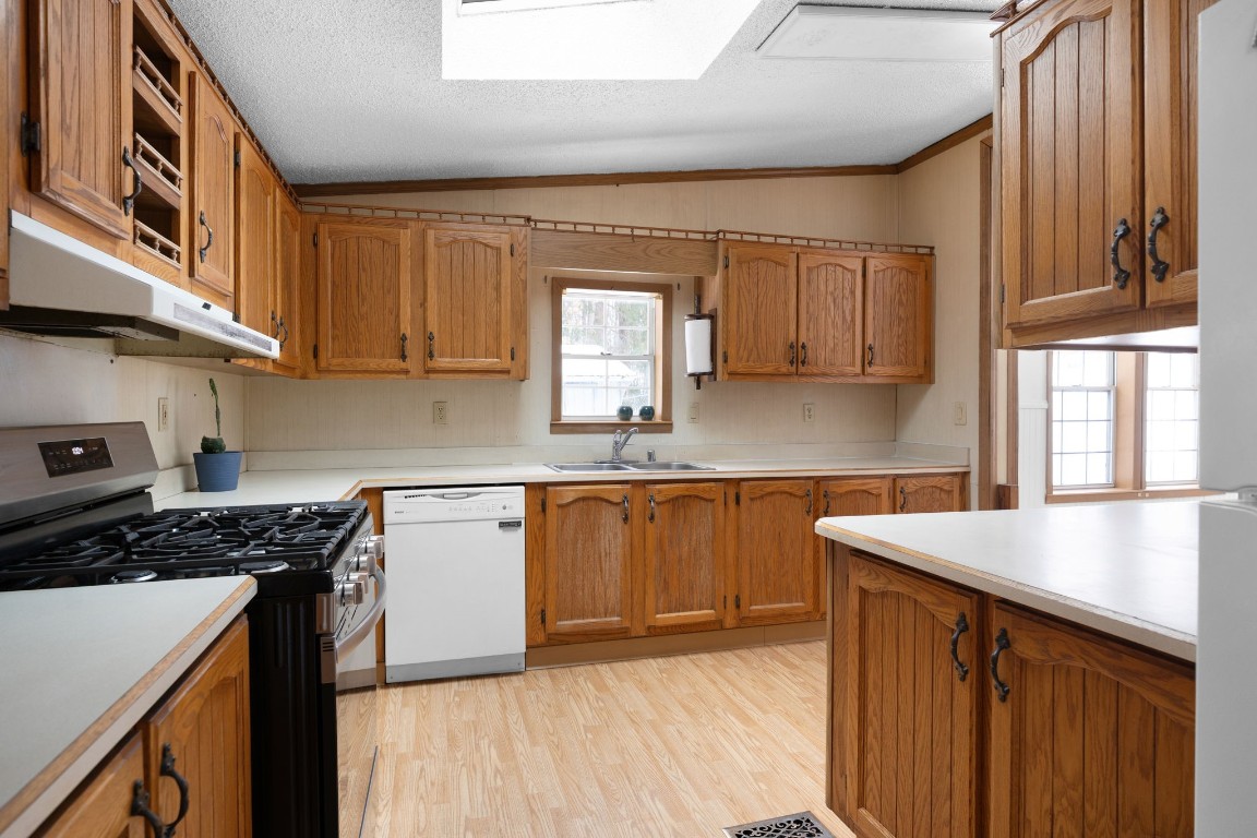 301 Flint Road Binghamton, NY 13905 - Photo 9 of 29