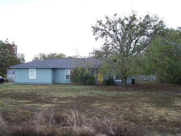 $2,200 | 802 North Powell Parkway, Anna, TX 75409