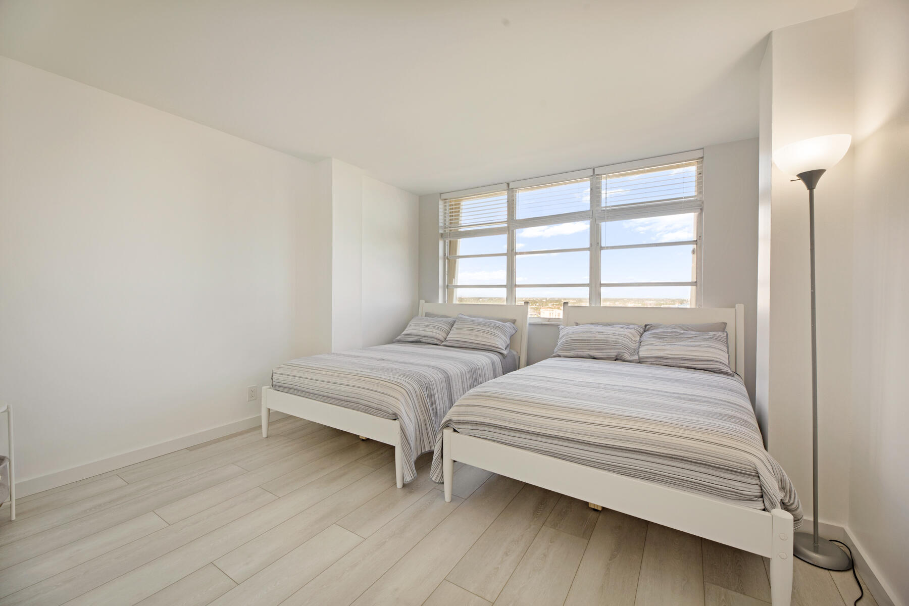 2121 North Ocean Boulevard, Unit 1604W Boca Raton, FL 33431 - Photo 24 of 60 Guest bedroom