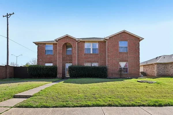 $350,000 | 658 Blue Chalk Drive, Cedar Hill, TX 75104