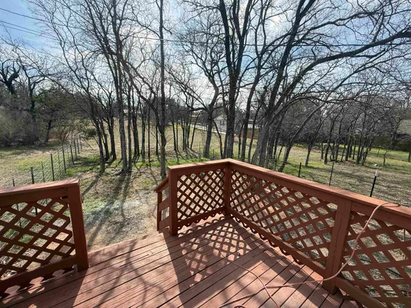 a side view of a wooden fence