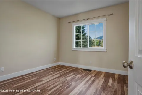 $865,000 | 216 Columbine Street, Alpine, WY 83128