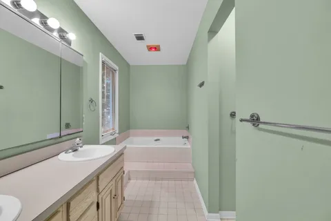 $450,000 | 8 Heaton Court, Sugar Grove, IL 60554