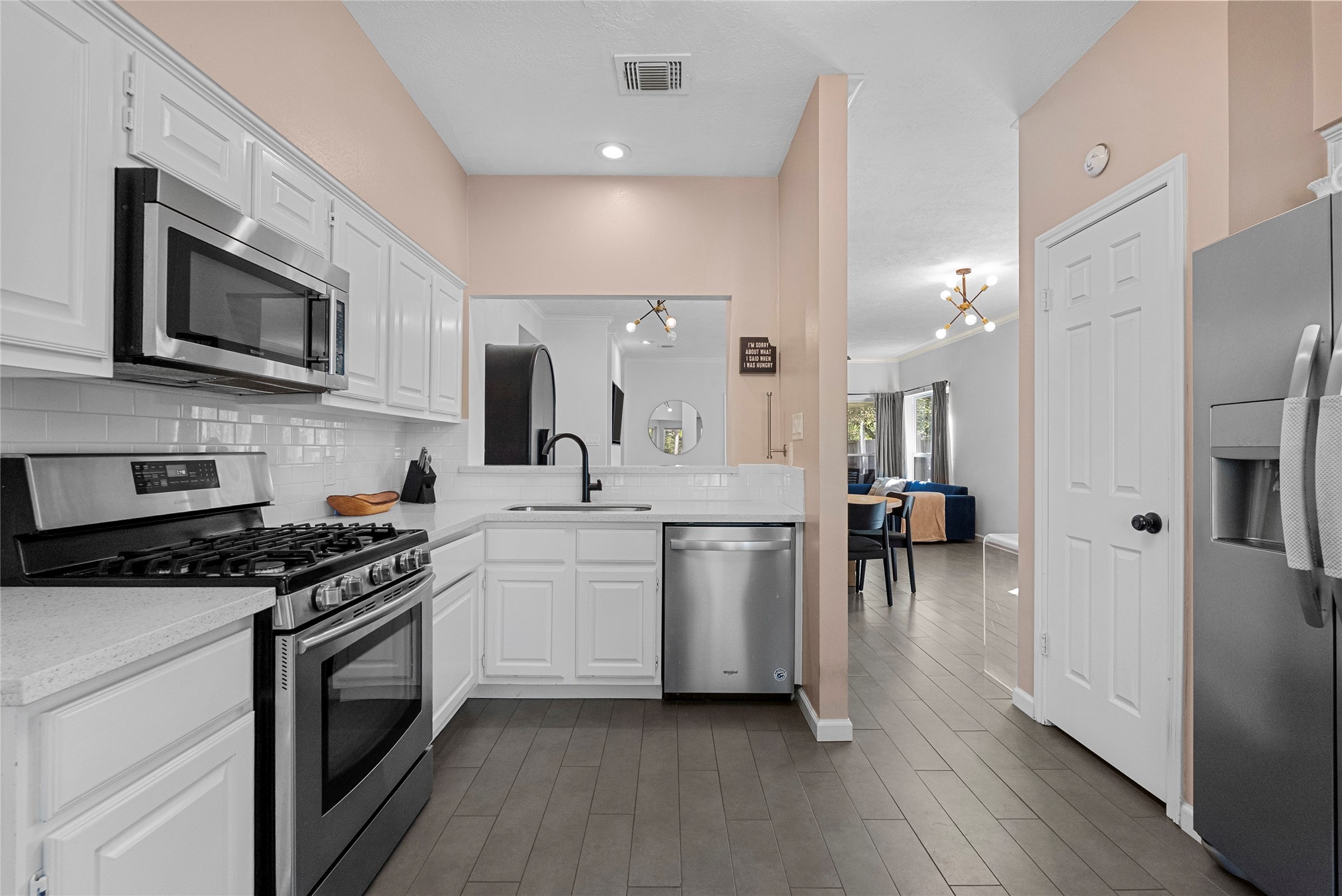 1518 Mabry Mill Road Houston, TX 77062 - Photo 15 of 38