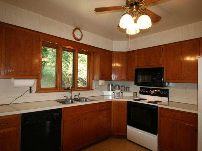 3079 East Hardies Road Gibsonia, PA 15044 - Photo 10 of 24 Kitchen. Eat-In-Kitchen, Appliances stay with the home, Door to covered side deck