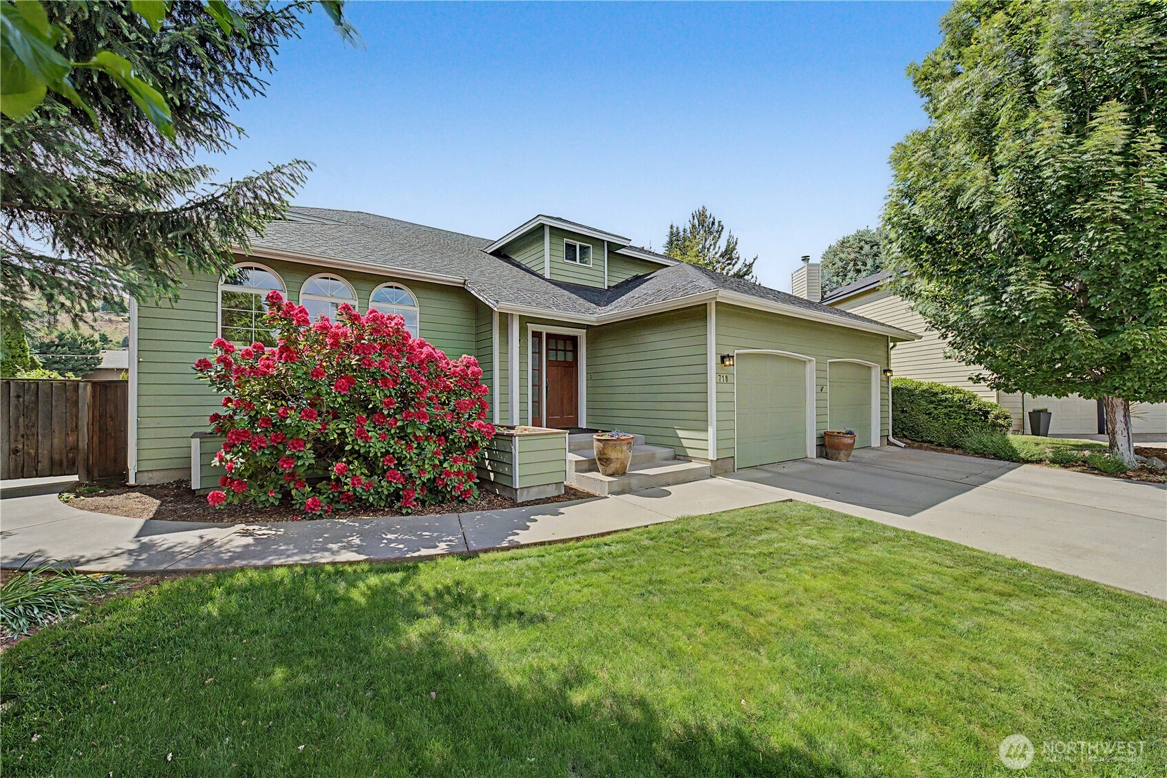 718 Kriewald Court Wenatchee, WA 98801 - Photo 2 of 37