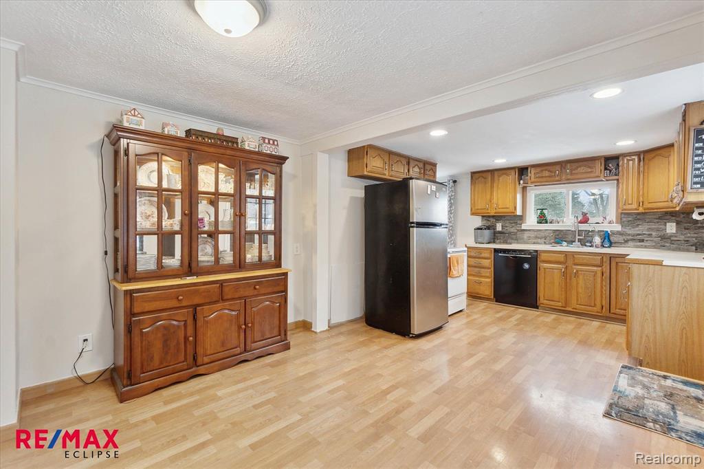 8510 Clarridge Road Clarkston, MI 48348 - Photo 4 of 24