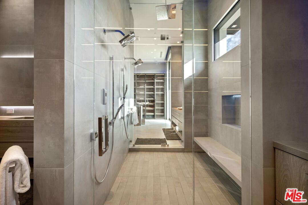 52435 Ross Avenue La Quinta, CA 92253 - Photo 22 of 39 a bathroom with a tub and shower