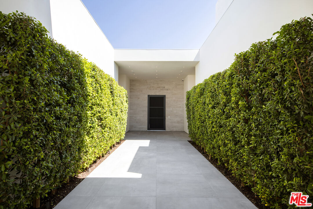 52435 Ross Avenue La Quinta, CA 92253 - Photo 31 of 39 a view of a pathway both side of a house