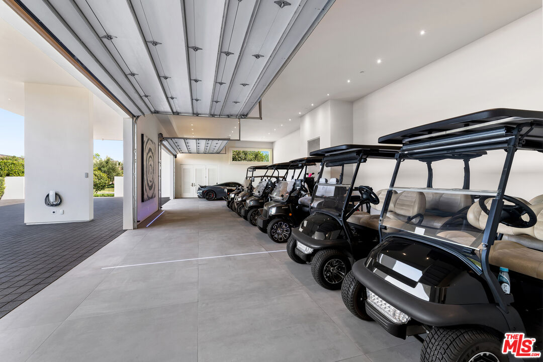 52435 Ross Avenue La Quinta, CA 92253 - Photo 36 of 39 a view of a room with gym equipment