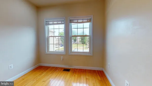 a view of front door with entryway