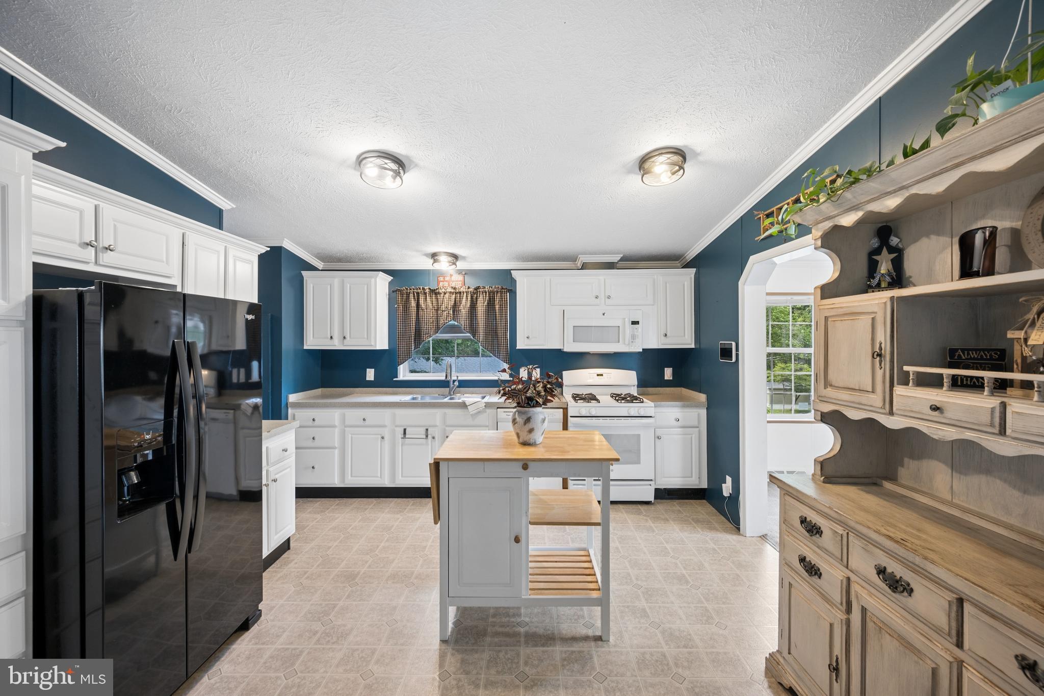 61 Glen Roy Road Nottingham, PA 19362 - Photo 11 of 30 Kitchen island