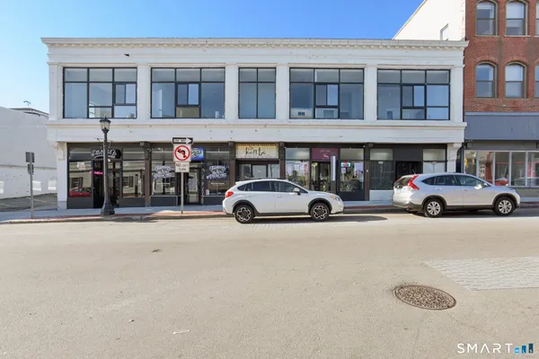 $1,600 | 215-219 Bank Street, Unit 5, New London, CT 06320