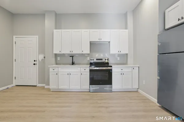 $1,600 | 215-219 Bank Street, Unit 5, New London, CT 06320