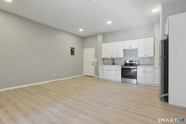 $1,600 | 215-219 Bank Street, Unit 5, New London, CT 06320