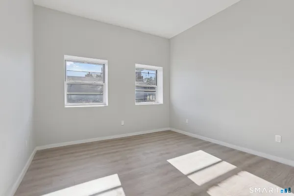 $1,600 | 215-219 Bank Street, Unit 5, New London, CT 06320