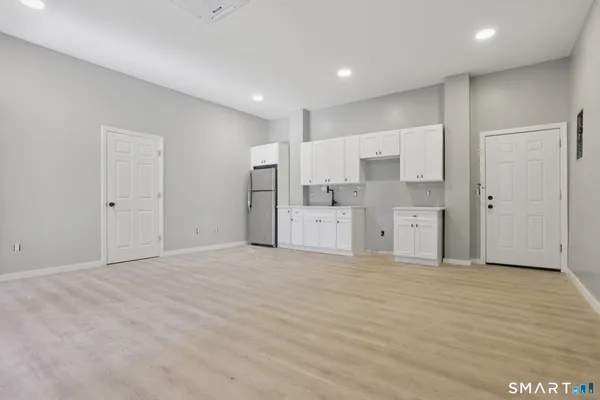 $1,600 | 215-219 Bank Street, Unit 5, New London, CT 06320