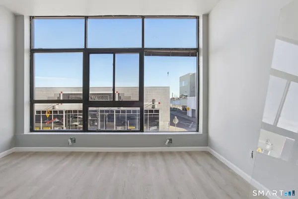 $1,600 | 215-219 Bank Street, Unit 5, New London, CT 06320