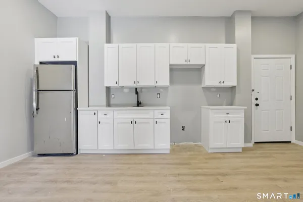 $1,600 | 215-219 Bank Street, Unit 5, New London, CT 06320