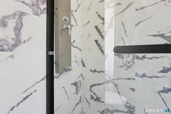 $1,600 | 215-219 Bank Street, Unit 5, New London, CT 06320