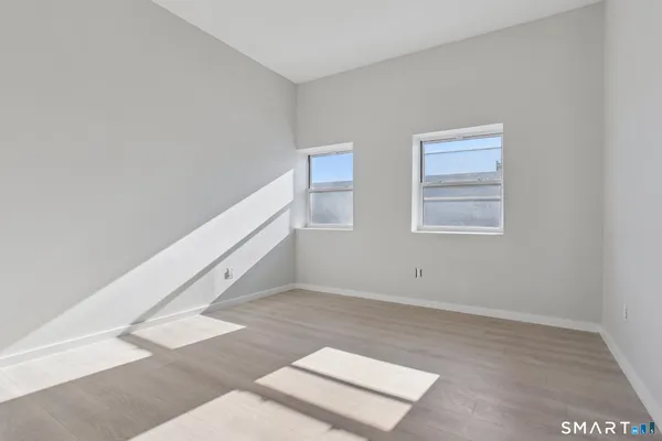 $1,600 | 215-219 Bank Street, Unit 5, New London, CT 06320